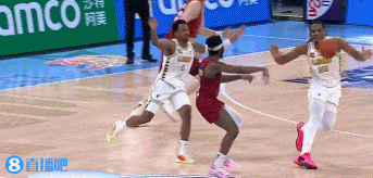 jinnianhui金年会探囊取物！周琦空切接球 起飞双手轻松将球砸进篮筐😍